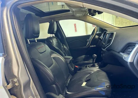 2014 Jeep Cherokee Trailhawk из США, поврежденный, VIN 1C4PJMBS4EW111480